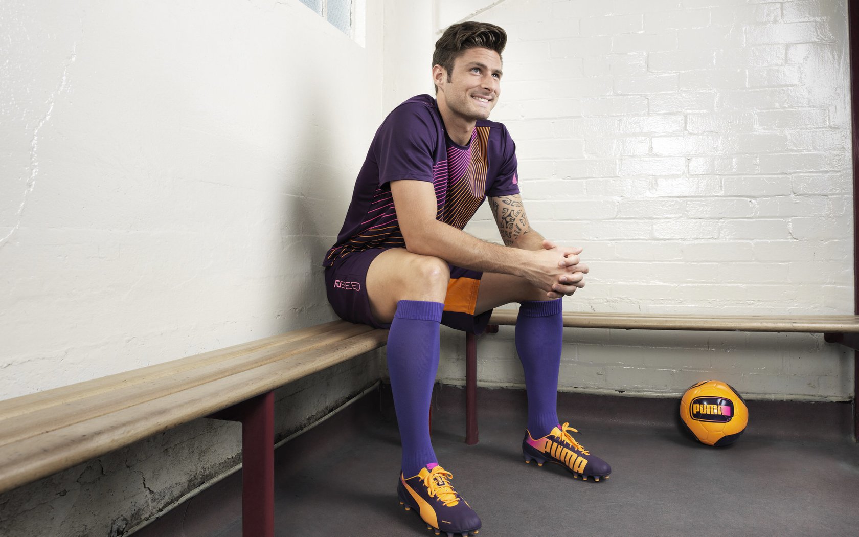 科技赋能足球训练，虚拟仿真模拟场景广泛应用，足球训练黑科技